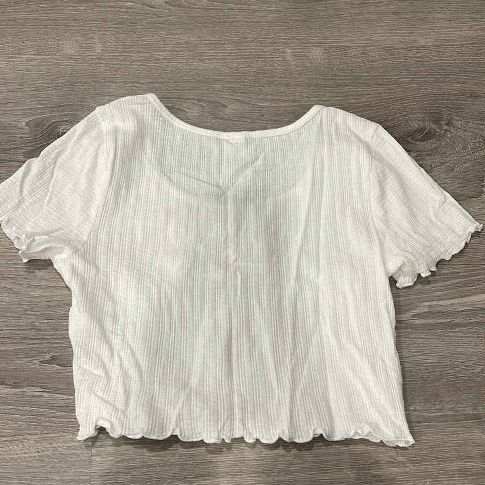 white tshirt - Picture 3 of 3